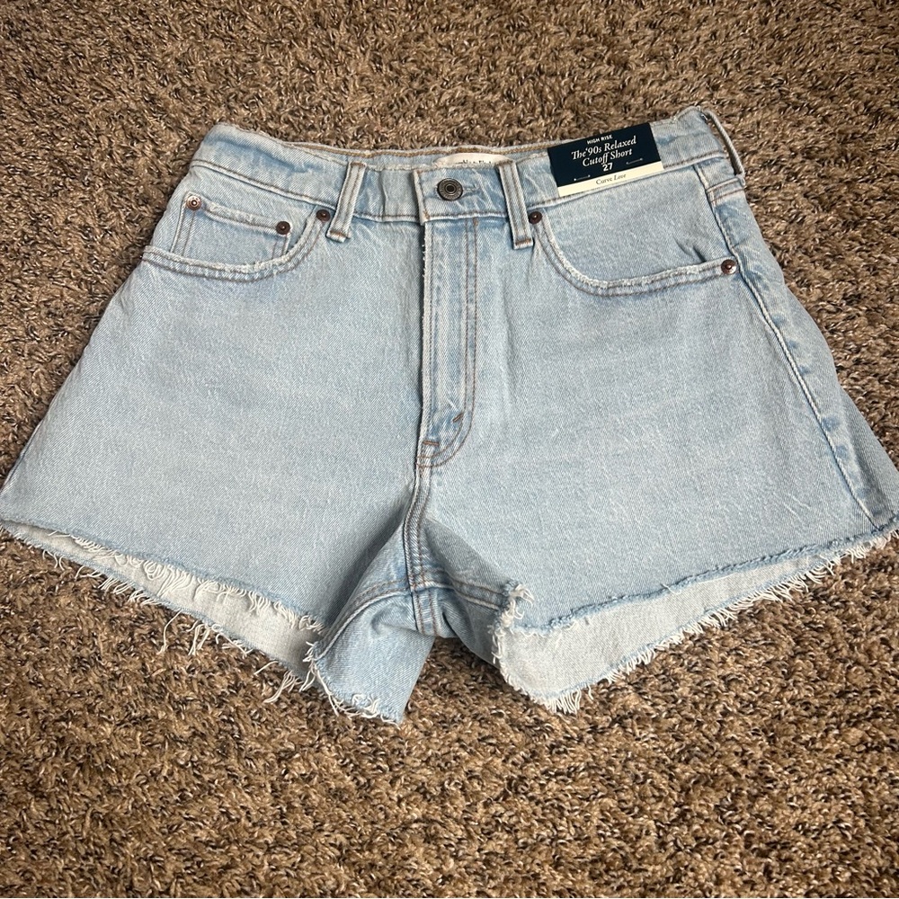 Abercrombie and Fitch The 90’s Relaxed Cutoff Short size 27 curve love